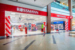 04 ROSSMANN Galerie Harfa Praha exterieür